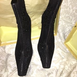 Vintage EUC Enzo Angiolini Eaaschley Mesh Booties